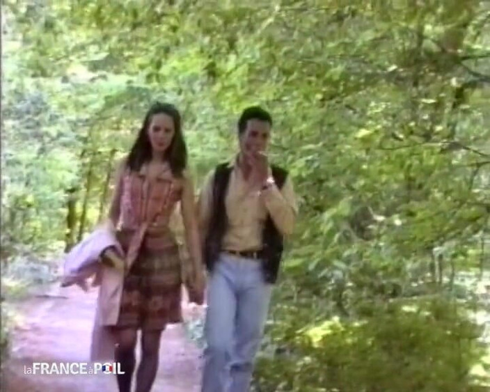 French Family Secrets: 낯선 사람이 공원에서 따먹히는 음란한 부르주아 여성!