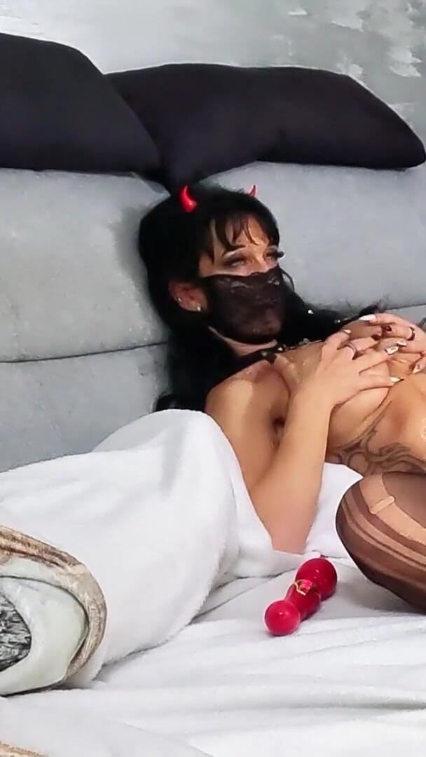 Behind the Scenes! (Miss Lilith devil) Behind the Scenes! (Miss Lilith devil)