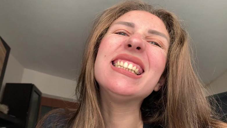 Hottie goddess: Mascando ursinhos de goma