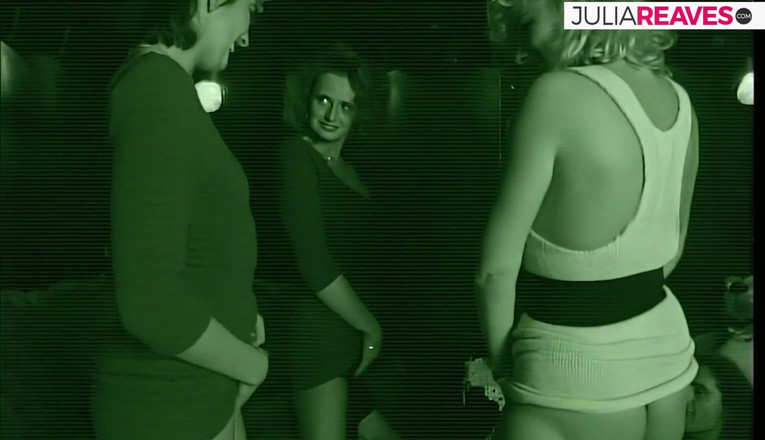 Retro German Amateurs: Sexy holka si užívá tvrdé šukání od různých čůráků v sexy gangbangu