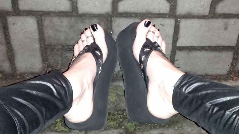 Heelex: Sexy Feet Lover on a Night Stroll