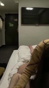 Facereveal Black-haired Beauty’s Second Round, Thrilling with a Bold Ride and Deep Creampie Peaks