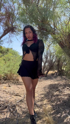 TSJade95: TS Desert stripper tira roupa ao ar livre