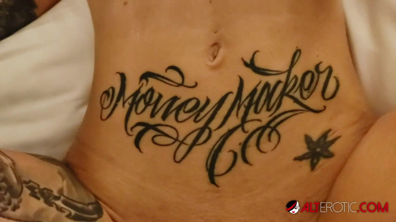 Alt Erotic: Inked up hottie Amanda Doll blir knullad