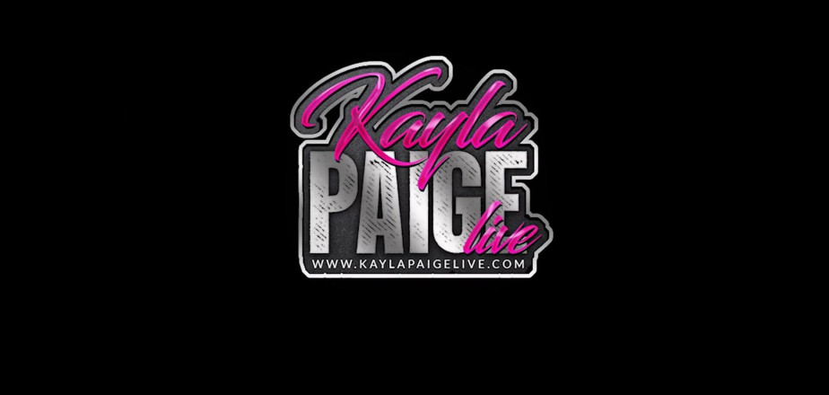 Kayla Paige: Puszczalska lesbijka wyrywa ssanie z Kayla Paige i Sailor Luna!