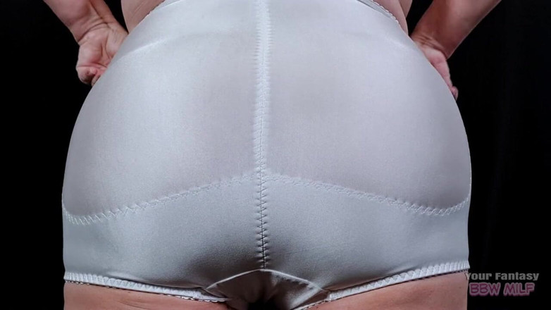 BBW_Wife: रेट्रो नानी पैंटीज और ब्रा - सुंदर बड़े अंडरवियर में मेरी परिपक्व चोदने लायक मम्मी बालों वाली चूत और बड़े झूलते चोदने लायक दादी के स्तन