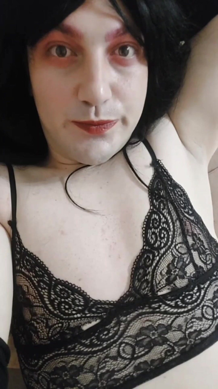 Kitty_Cross: Gotic alb feminin tânăr Sissy Crossdresser