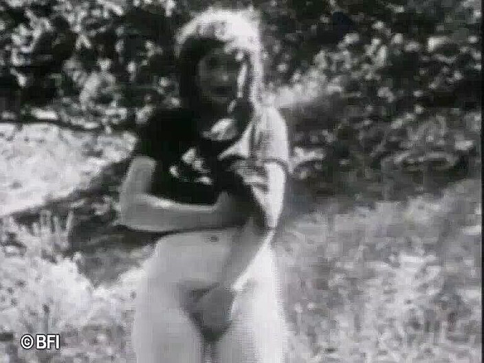 Vintage bedtime stories: साठ के दशक से असली पुराना पोर्न शॉट