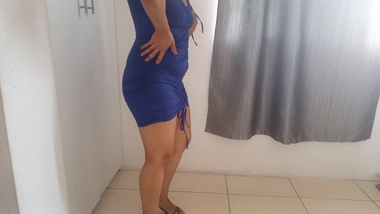 PATY PATY: 침대에서 자위하기 위해 침대 가장자리에 있는 잘 알려진 영향력 있는 사람의 의붓아빠