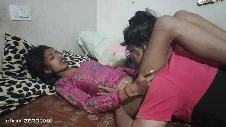 Truefuker: 妻子对性变得兴奋，丈夫射精