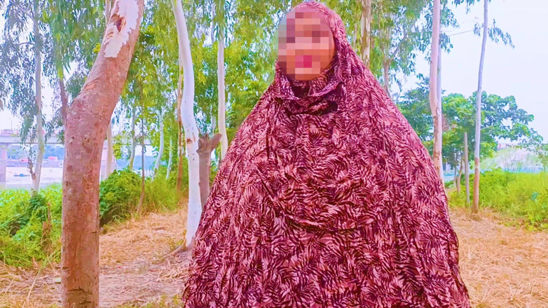 Hoktoml99: Awek desi kampung pulang ke rumah dan menghisap batang