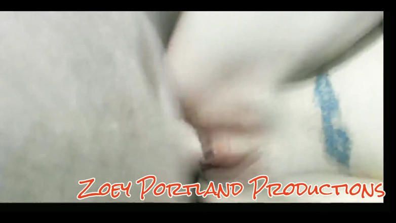 Zoey Portland: Zoey Portland доказывает, что она не горячая лесбийская милфа, но горячая бисексуальная мачеха по соседству!! Она имеет давку на Коматоцце кончает хар