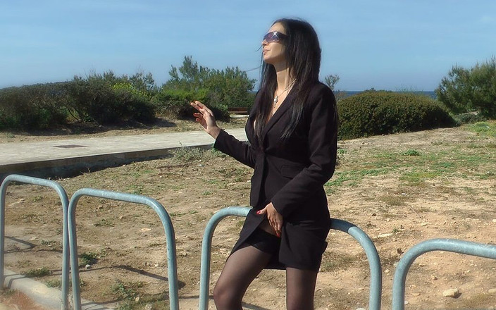 Anastasia Zada: Flaching My New Dessous