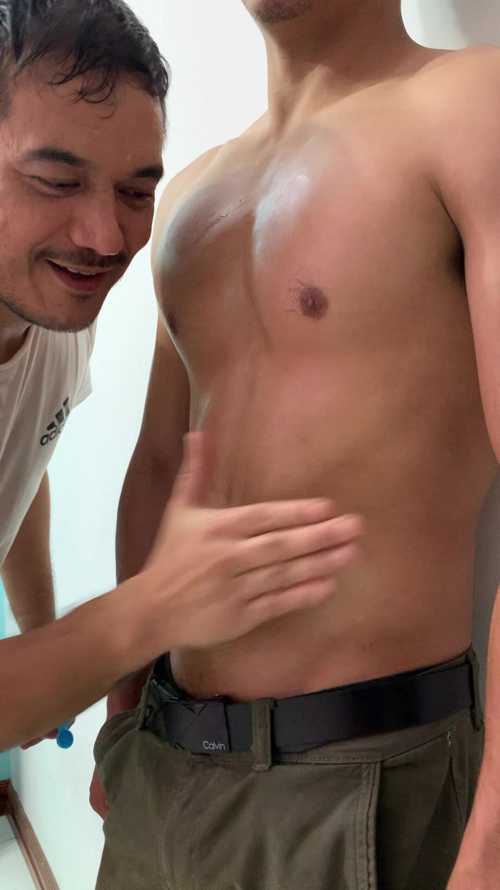 Bare skin man: До стіни