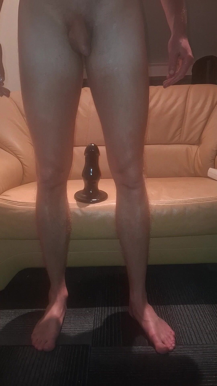 NoFace Twink X: Hete homo-twink Noface Twink X rijdt op enorm speelgoed