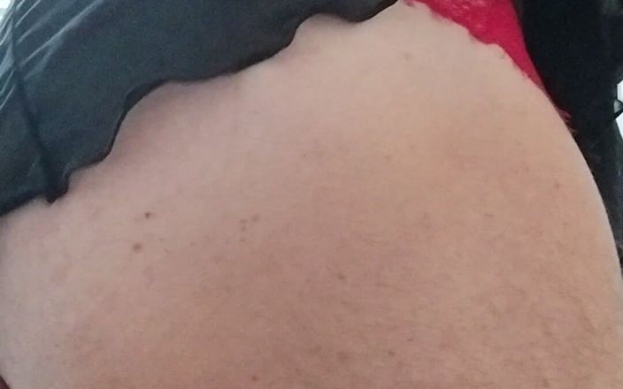 dragontrainer5: Un travesti montre sa lingerie et sa culotte rose sexy