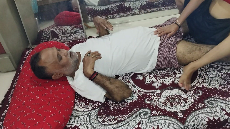 Anar Kali: Un bébé sexy suce une vache en levrette avec sa...