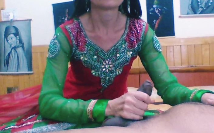 Bolly Karma: Il marito fa fare sesso a sua moglie in webcam