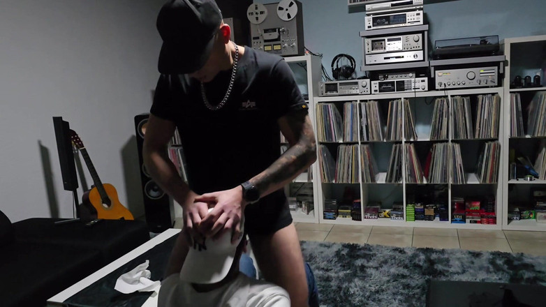 boyzxy212: Sem Misericórdia Para Essa Fodeira Submissa - Garganta Profunda Dura Para...