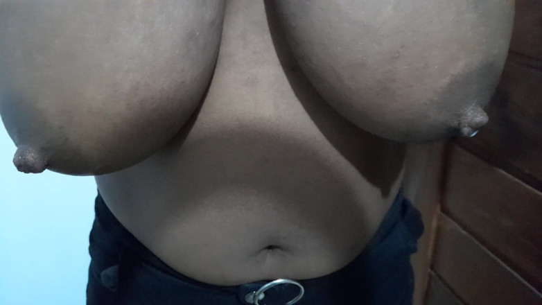 BMCs: おっぱいから搾乳して楽しんでいる