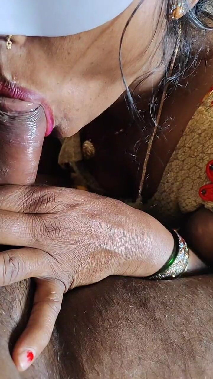 FULLMJEDETI: Gau Wali bhabhi抓住我并吮吸