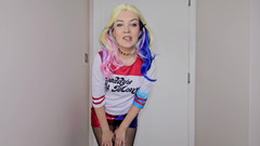Faye Taylor: Harley Quinn, coaching masturbatoire
