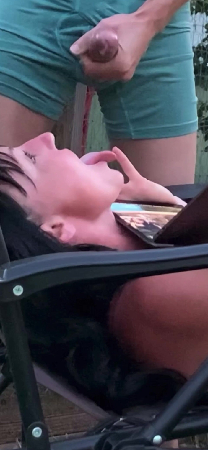 Farmers Wifey: 精液まみれの顔におしっこして、マークして