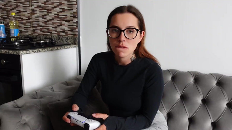 Ghomestory: Novias sexy llamaron a un chico para tener sexo
