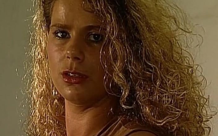 German's MILF: MiLF tedesca con un corpo perfetto che mostra le sue...