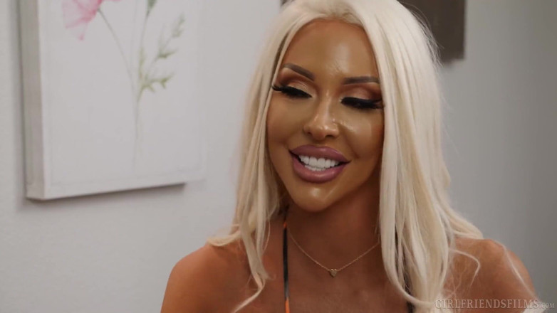 Girlfriends Films: Zrzka MILF Lauren Phillips obchoduje nevlastní dceru 3