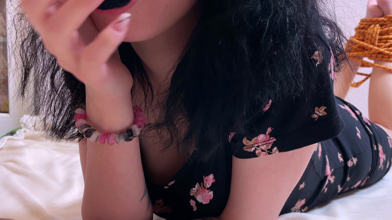 Eva Deva: Eva Divas gặp rắc rối gọi một người bạn