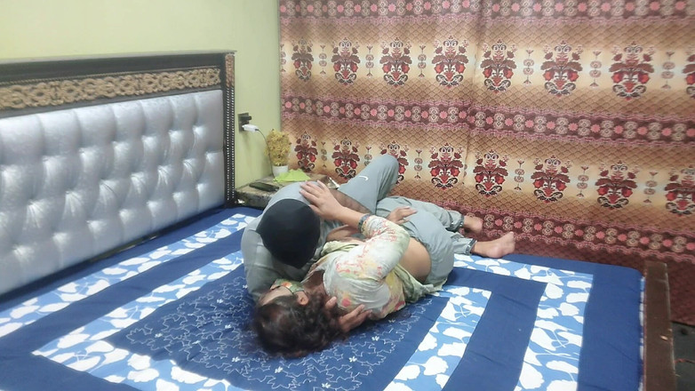 Pakistani CoupleX: Servitoare indiană futută tare când soția a mers la mall...