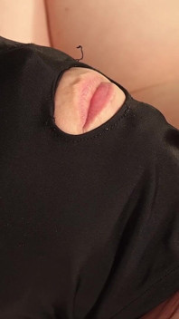 보지 펌프에서 한 시간 - 그녀의 클리토리스를 바이브해주면 부어오른 보지가 폭발합니다.