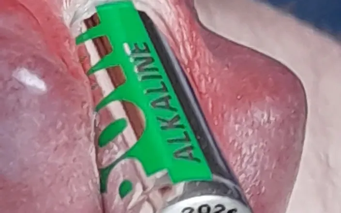 Swedish_switcher: My Cock Runs on Battery