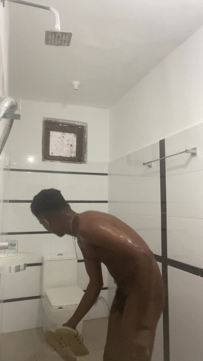 Prince-dil: Sri Lankan Teen Boy Showered