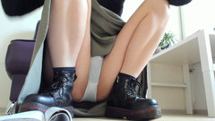 Rarible Diamond: लंबी स्कर्ट और गंदे जूते