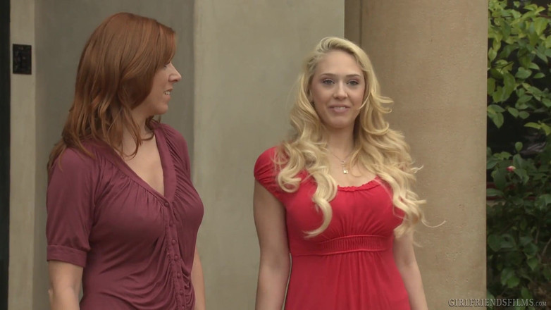 Girlfriends Films: Teen nhỏ bé dâng âm hộ cho người bạn máy bay...