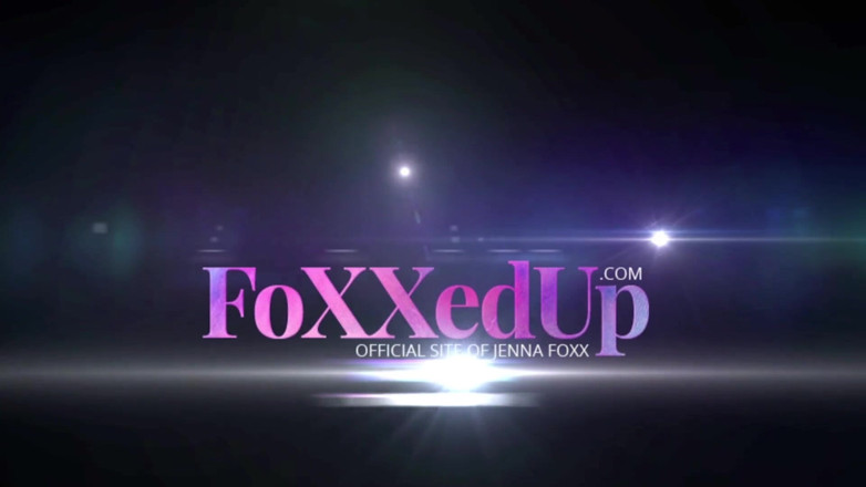 Jenna Foxx: La sexy jenna foxx sta sborrando per babbo natale !!