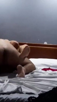 Neuken en het poesje van de latina buurvrouw met grote kont berijdt mijn pik totdat ze al het sperma leegt