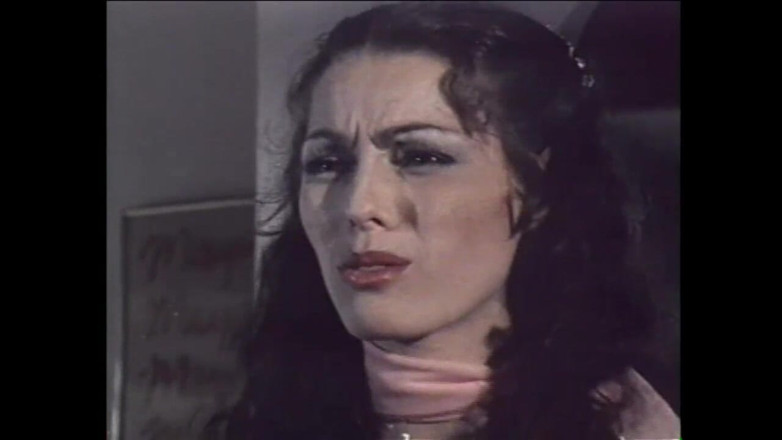 Vintage Usa: Pantat dan memek berbulu gadis semok ini dientot habis-habisan sama...