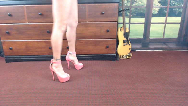 Abby Anna: Longues jambes, cheville rose, ceinture, talons hauts