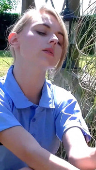 Pau de hóquei masturbando com Chloe Toy