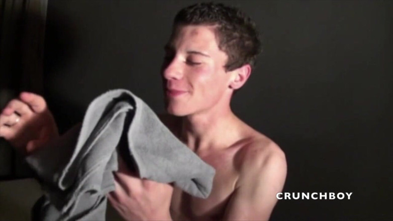 Crunch Boy: Sexy francouzská dvojčata šukají během masáže