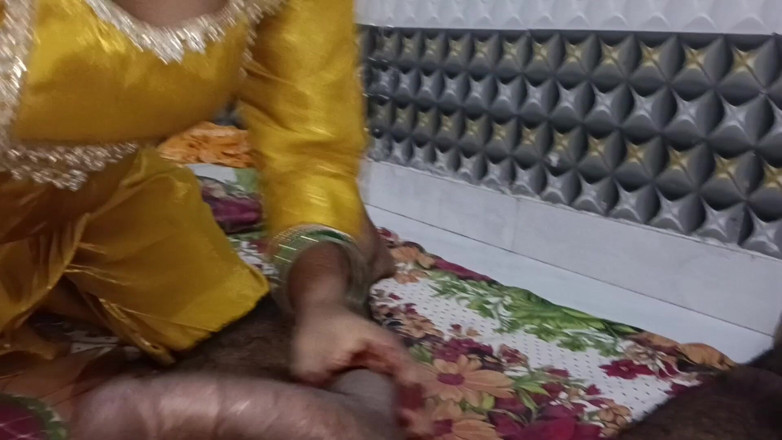 LateralChain349: Desi Beauty Blowjob with Ball Massage in Traditional Clothes