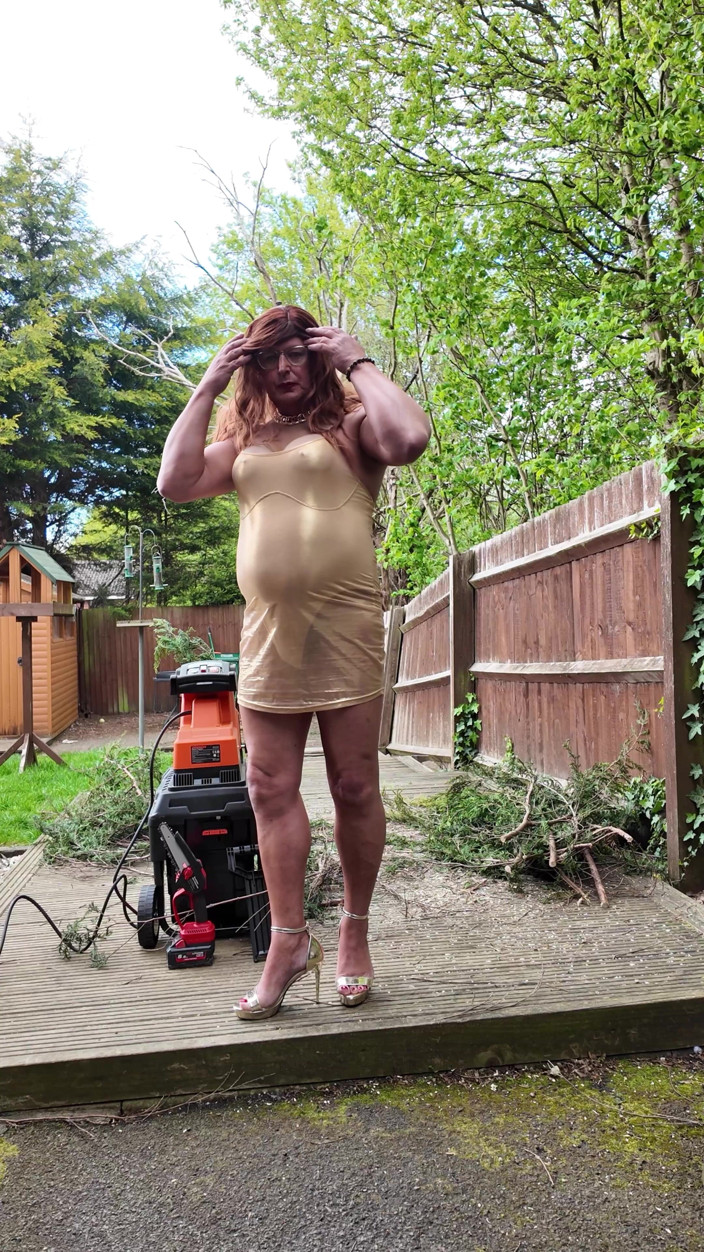 Kellycd2022: Sexy Crossdresser Kellycd2022 in Gold Dress and Heels Out in...