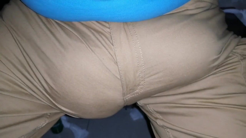 Monster_Meat_: Mostrando el bulto en el gloryhole en el bar