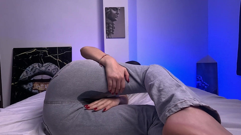 Aleja kink: Tôi có một giấc mơ ướt át và tôi đi tiểu