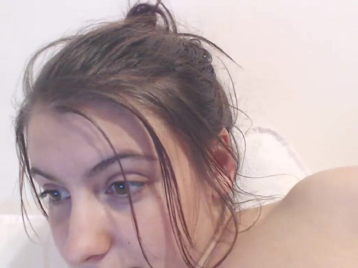 Katherine Squirt: โชว์น้ำลาย เลียหัวนม รักแร้