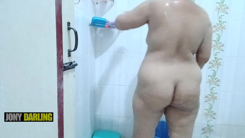 Jony Darling: Видео с тетушкой дези в ванной, часть 2