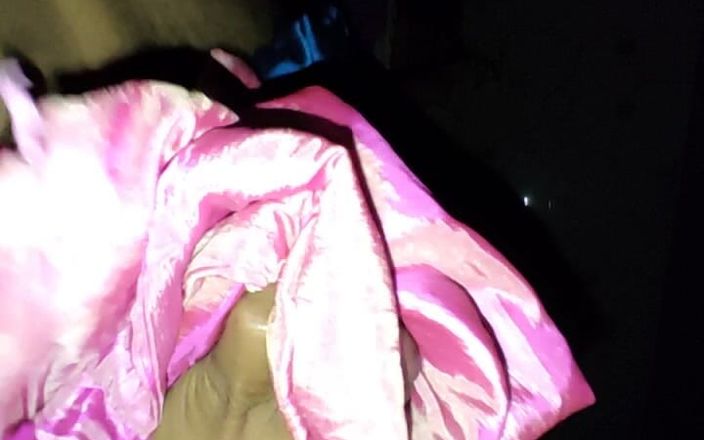 Satin and silky: Satin seiden-handjob porno - rosa satin-seidenanzug handjob von nachbarin bhabhi (69)